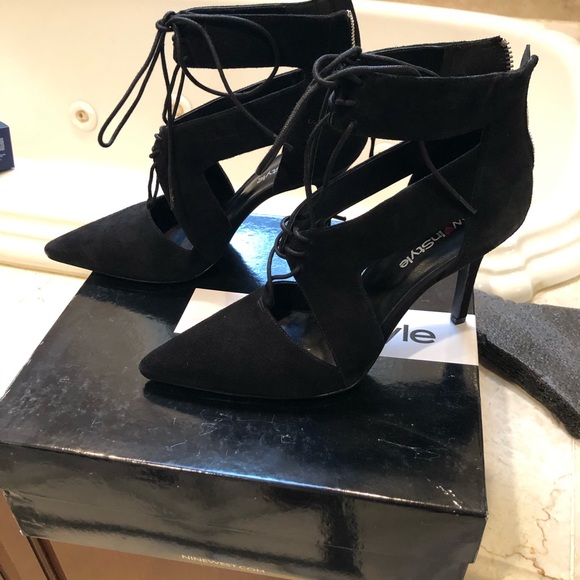 New suede Nine West booties - Picture 3 of 5